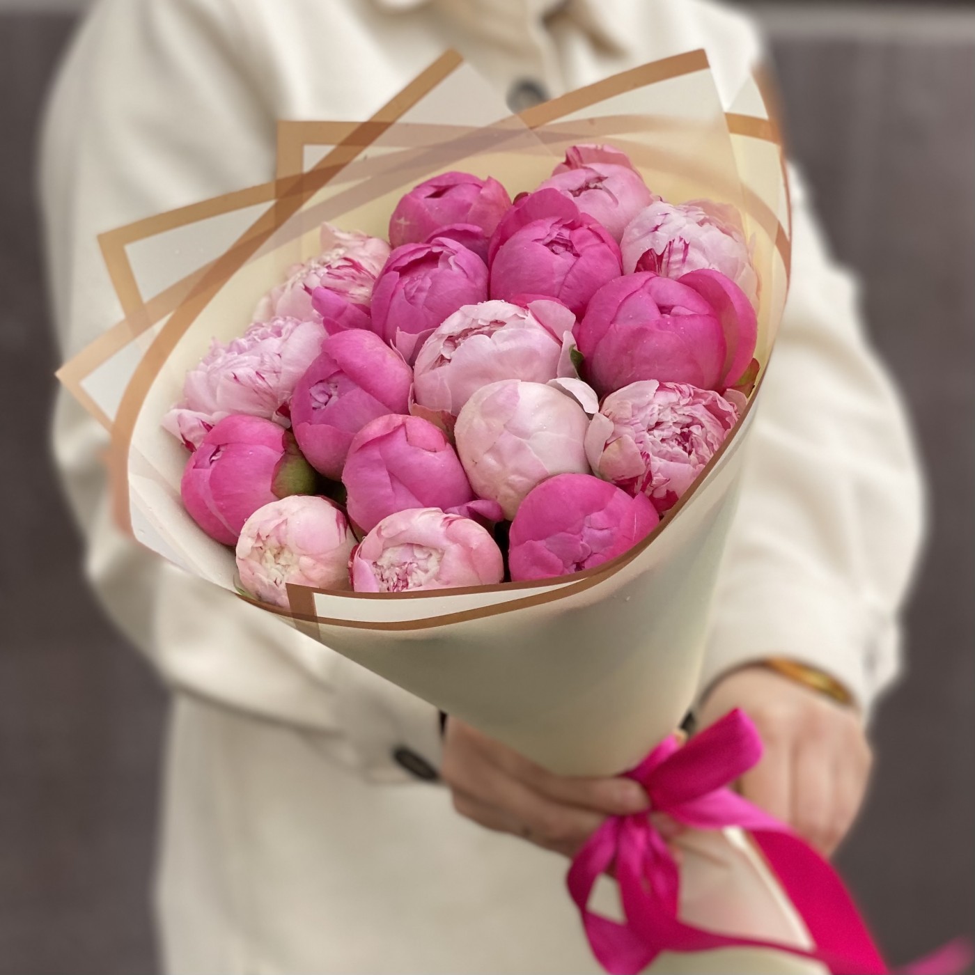 Букет из 17 пионов розовый МИКС