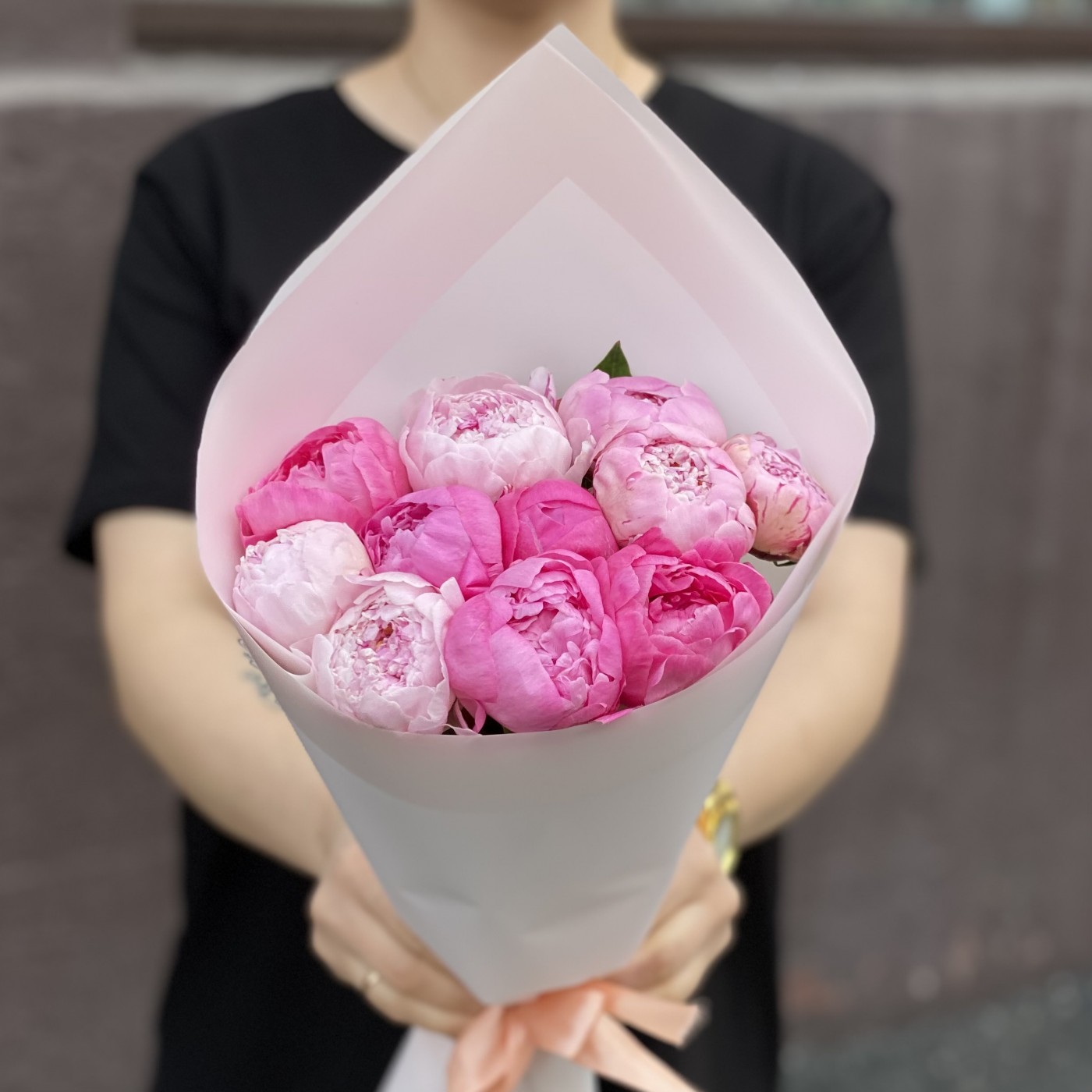 Букет из 11 пионов розовый МИКС