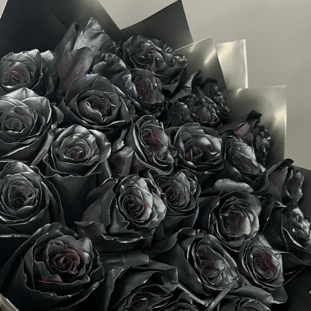 Букет из 23 чёрных роз