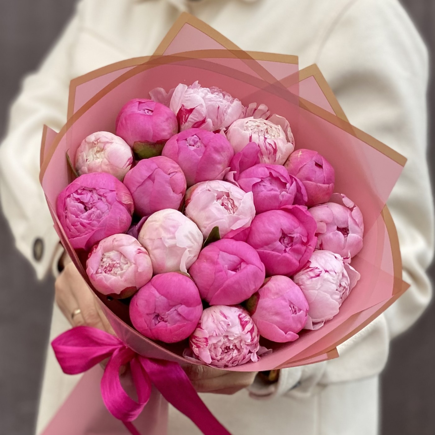 Букет из 19 пионов розовый МИКС