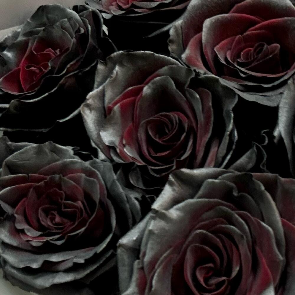 Букет из 11 чёрных роз в оформлении