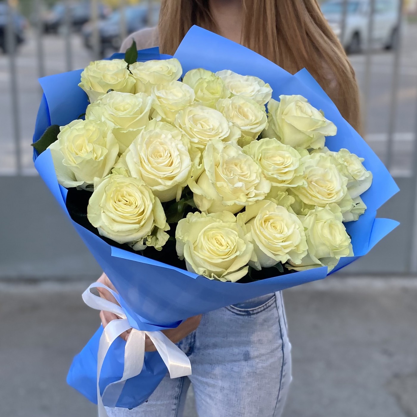 15 белых роз Premium 60 см