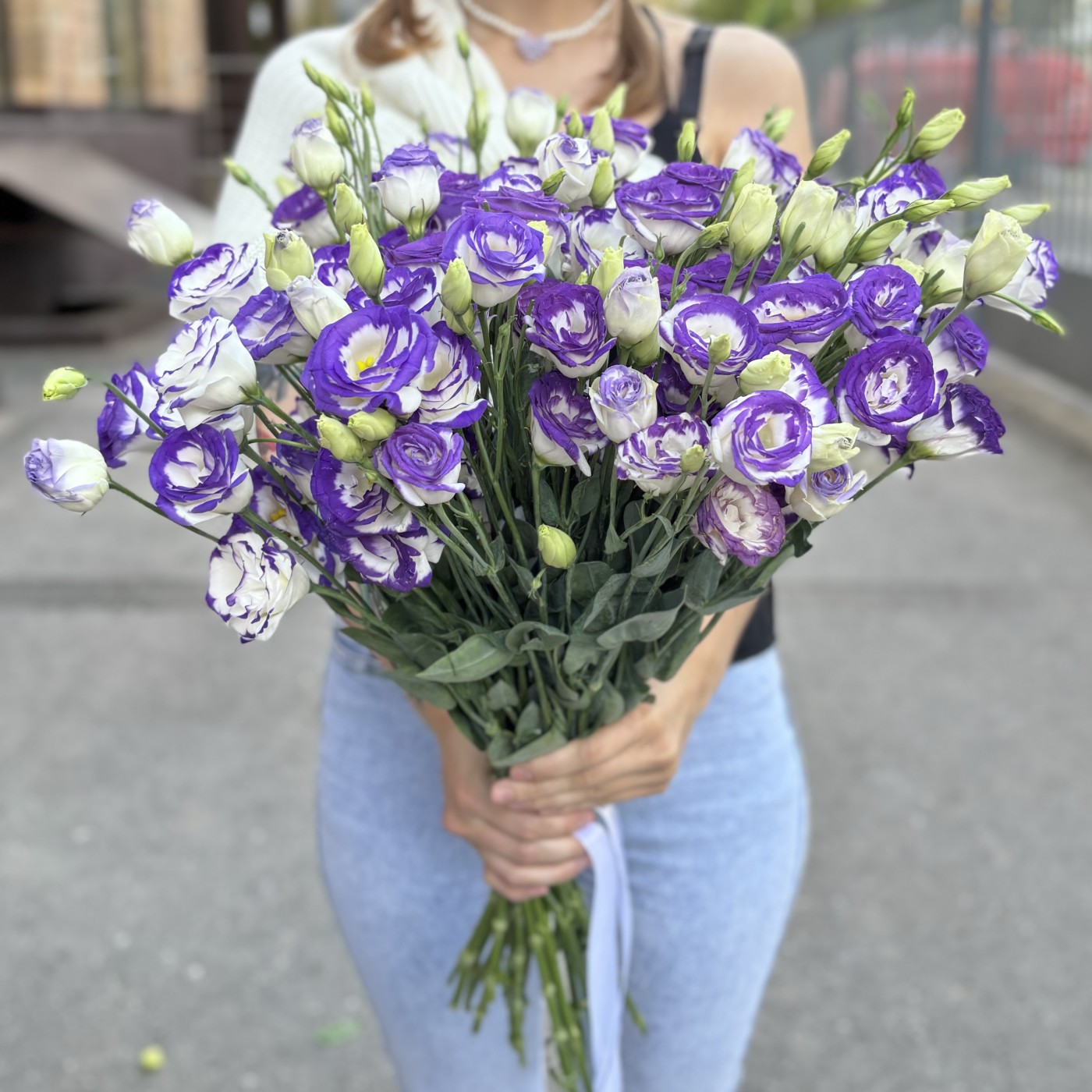 Эустома бело фиолетовая 25 шт.