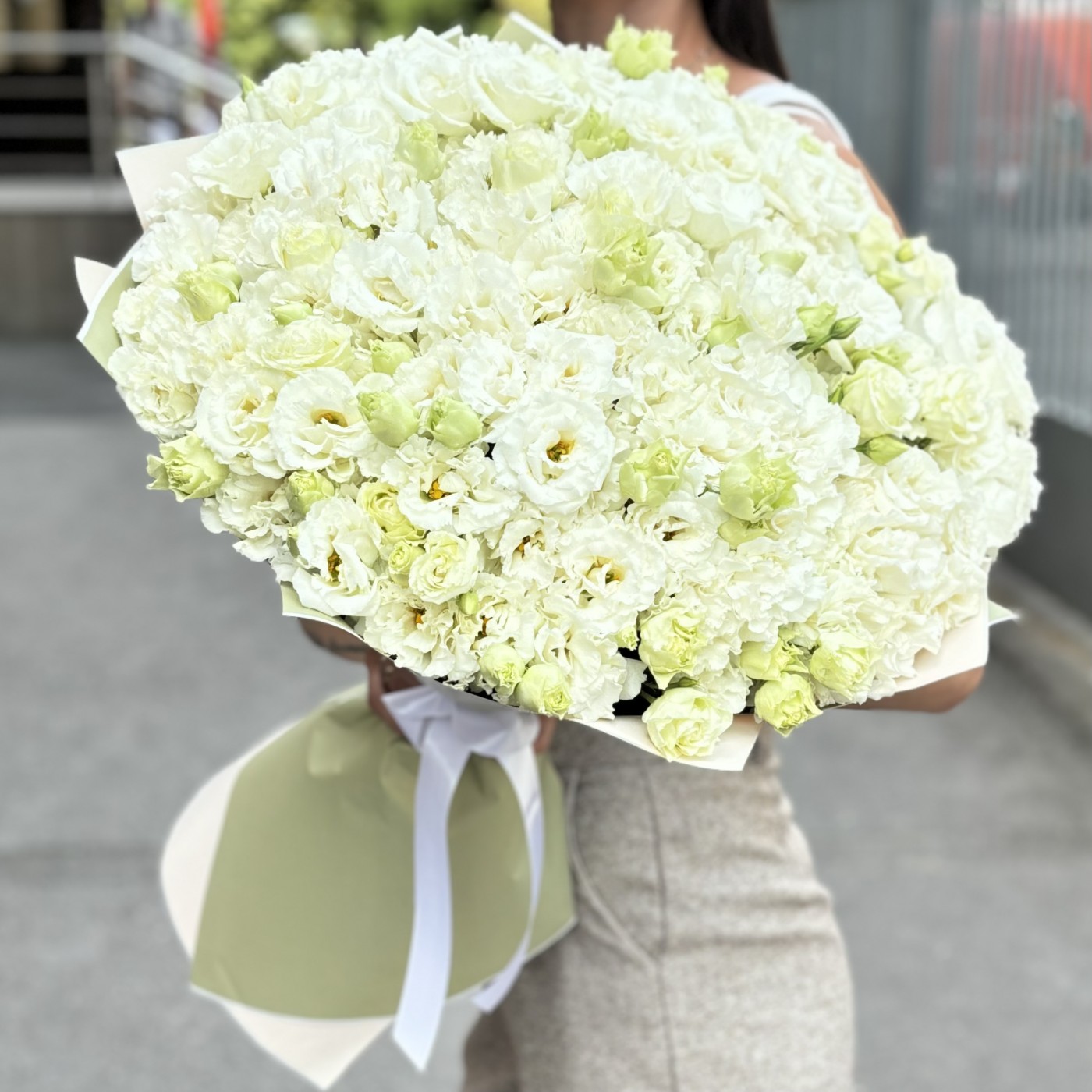 Букет из 51 белой эустомы