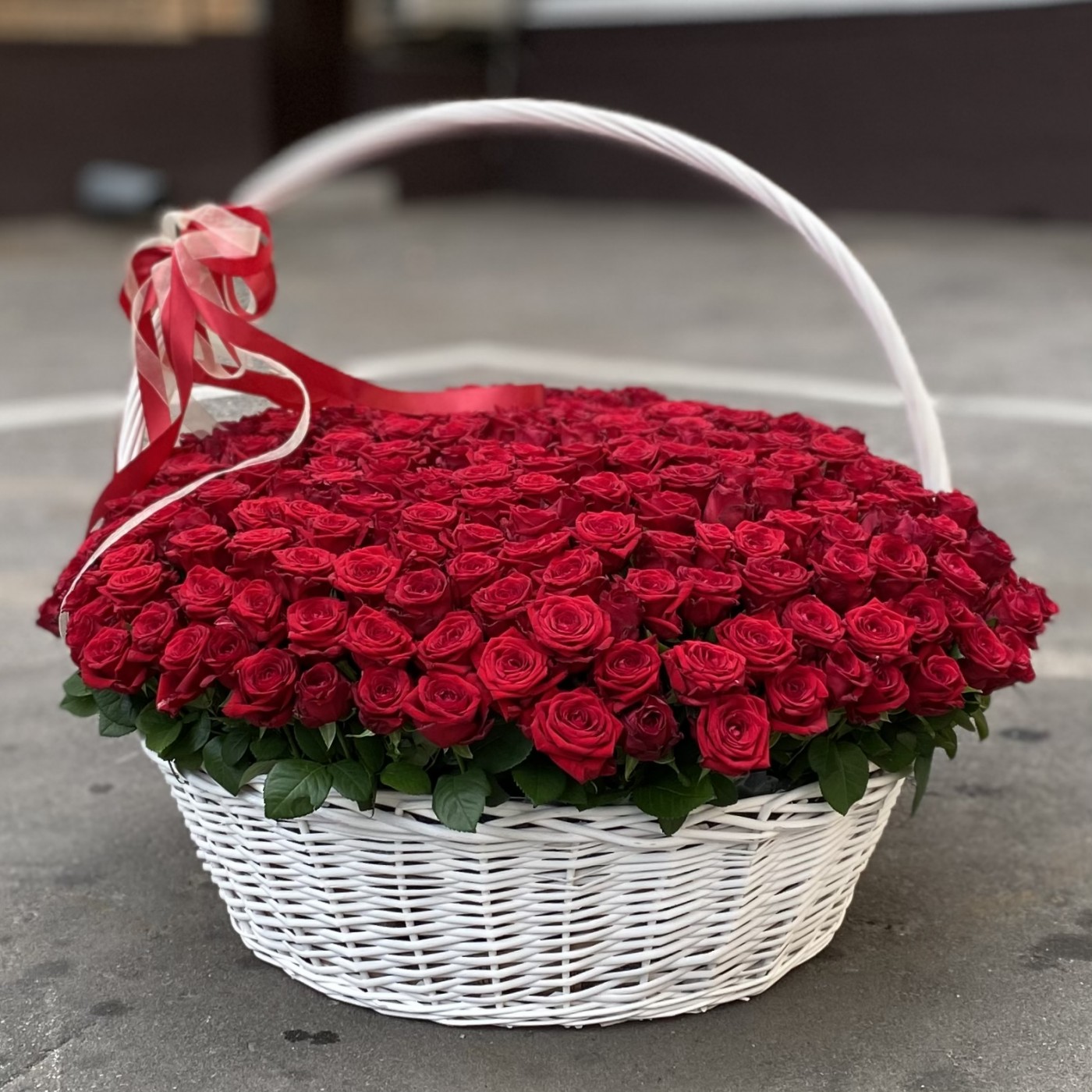 Букет из 301 красной розы в корзине