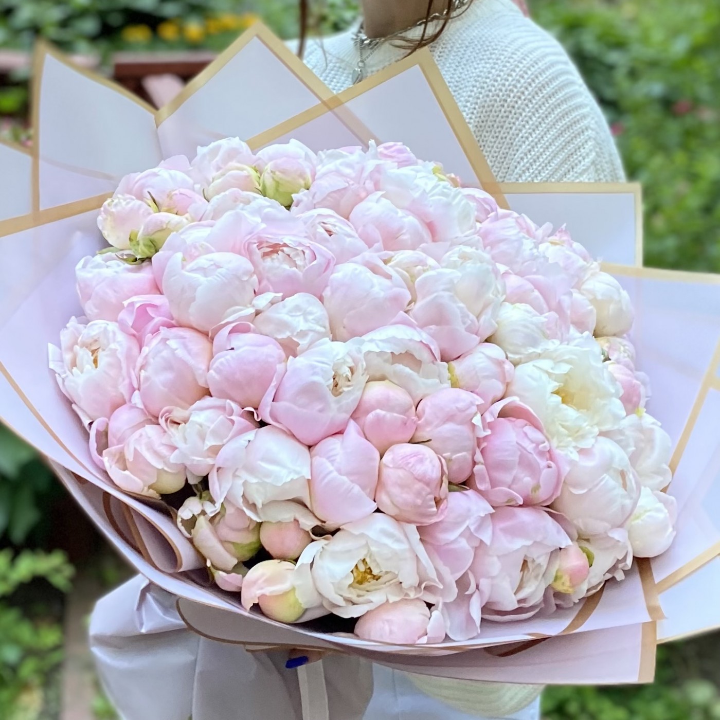 101 светло-розовый пион