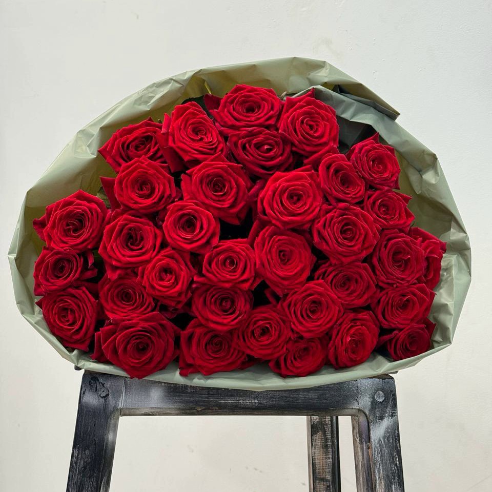 31 красная роза Premium в оформлении