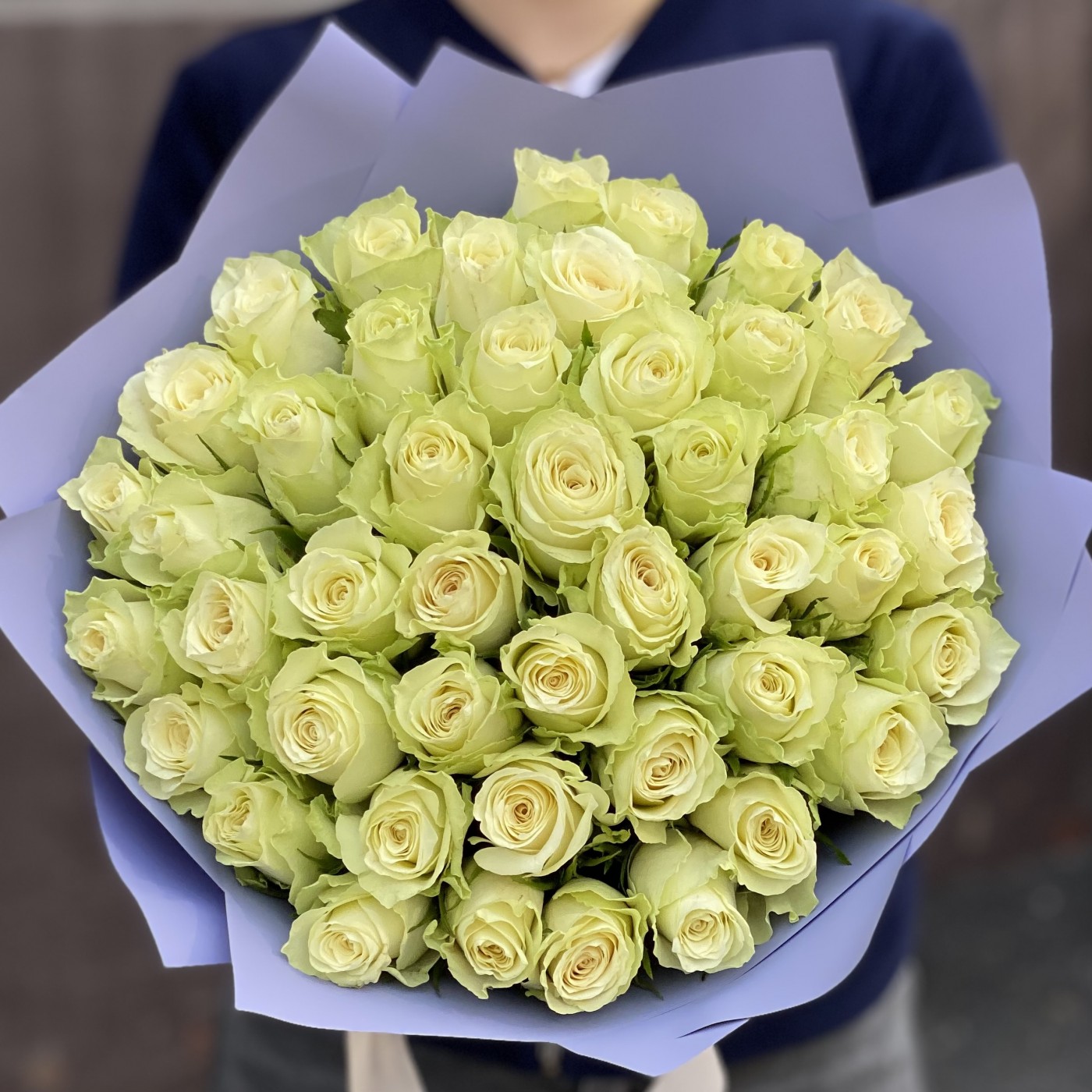 45 белых роза 40 см