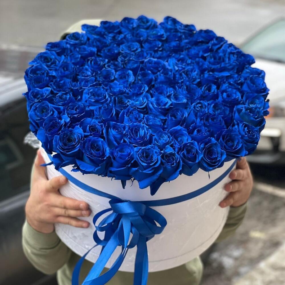 101 синяя роза в коробке