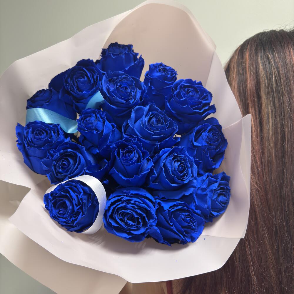 Букет из 17 синих роз