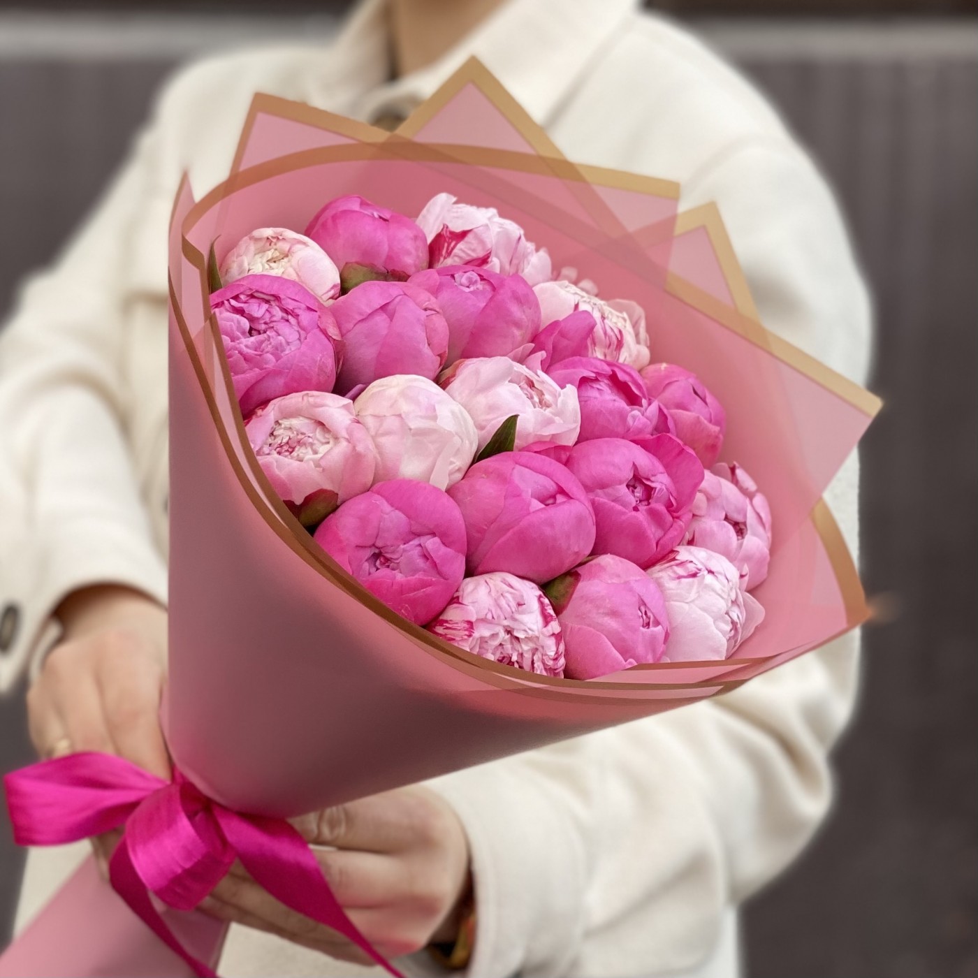 Букет из 19 пионов розовый МИКС