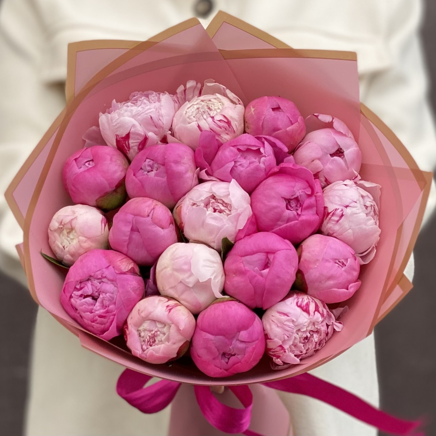 Букет из 19 пионов розовый МИКС