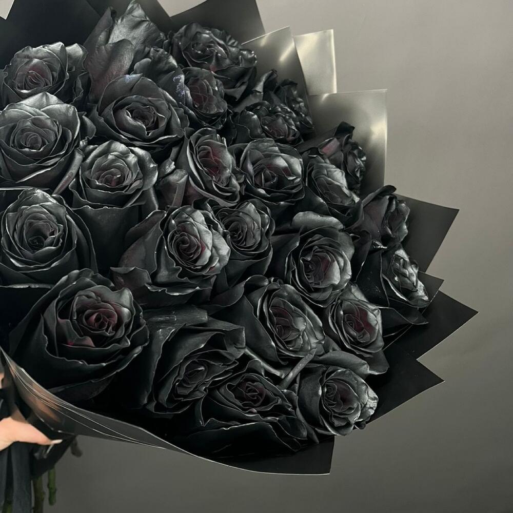 Букет из 23 чёрных роз