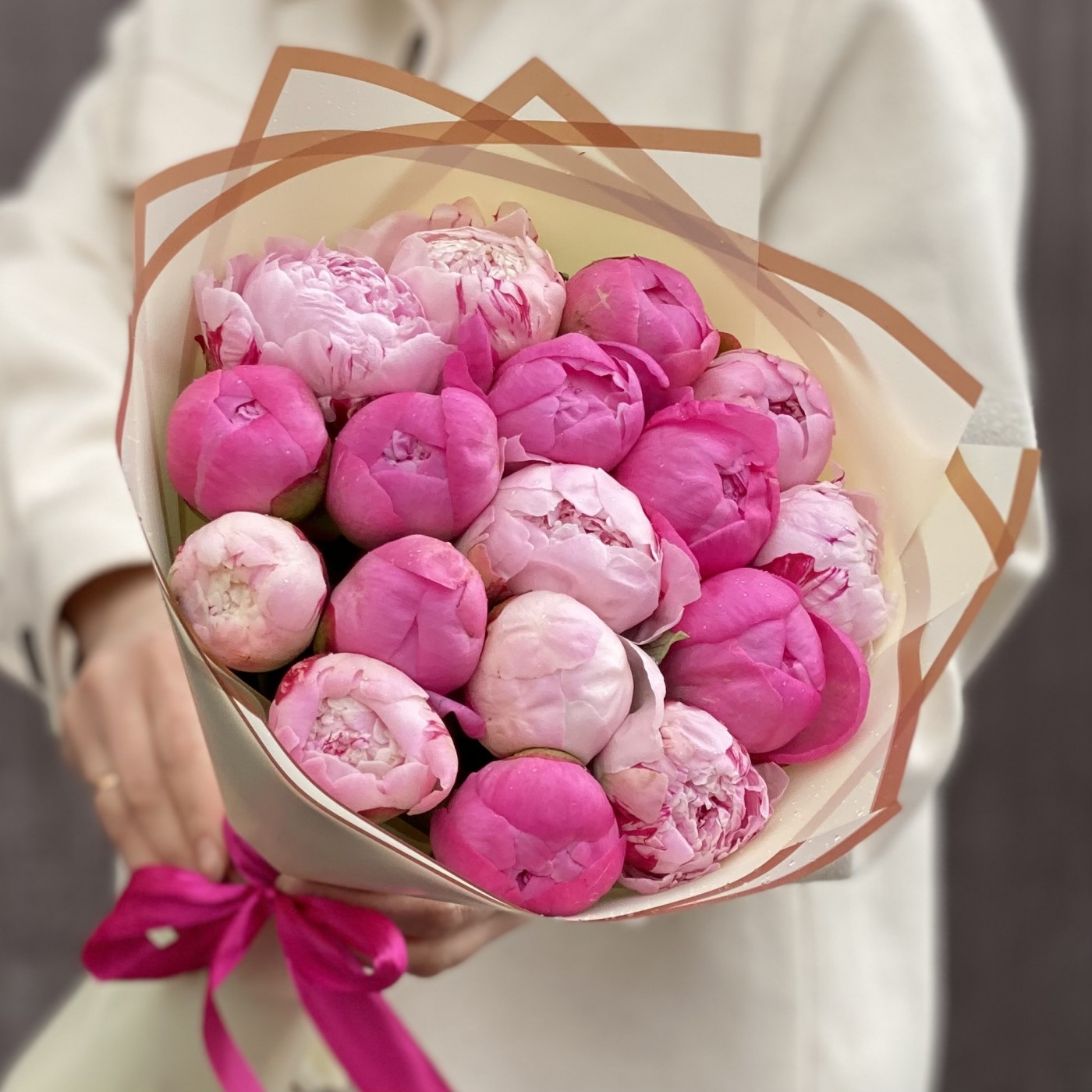 Букет из 17 пионов розовый МИКС