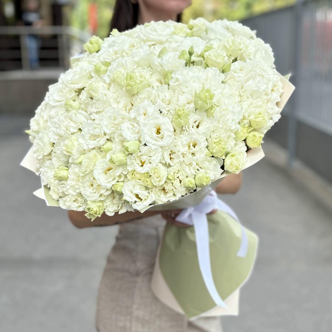 Букет из 51 белой эустомы