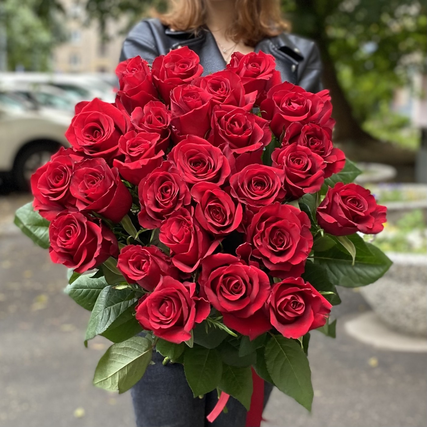 25 красных роз 80 см