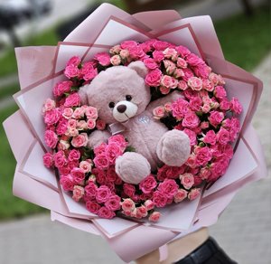 Букет из кустовых роз + плюшевый мишка