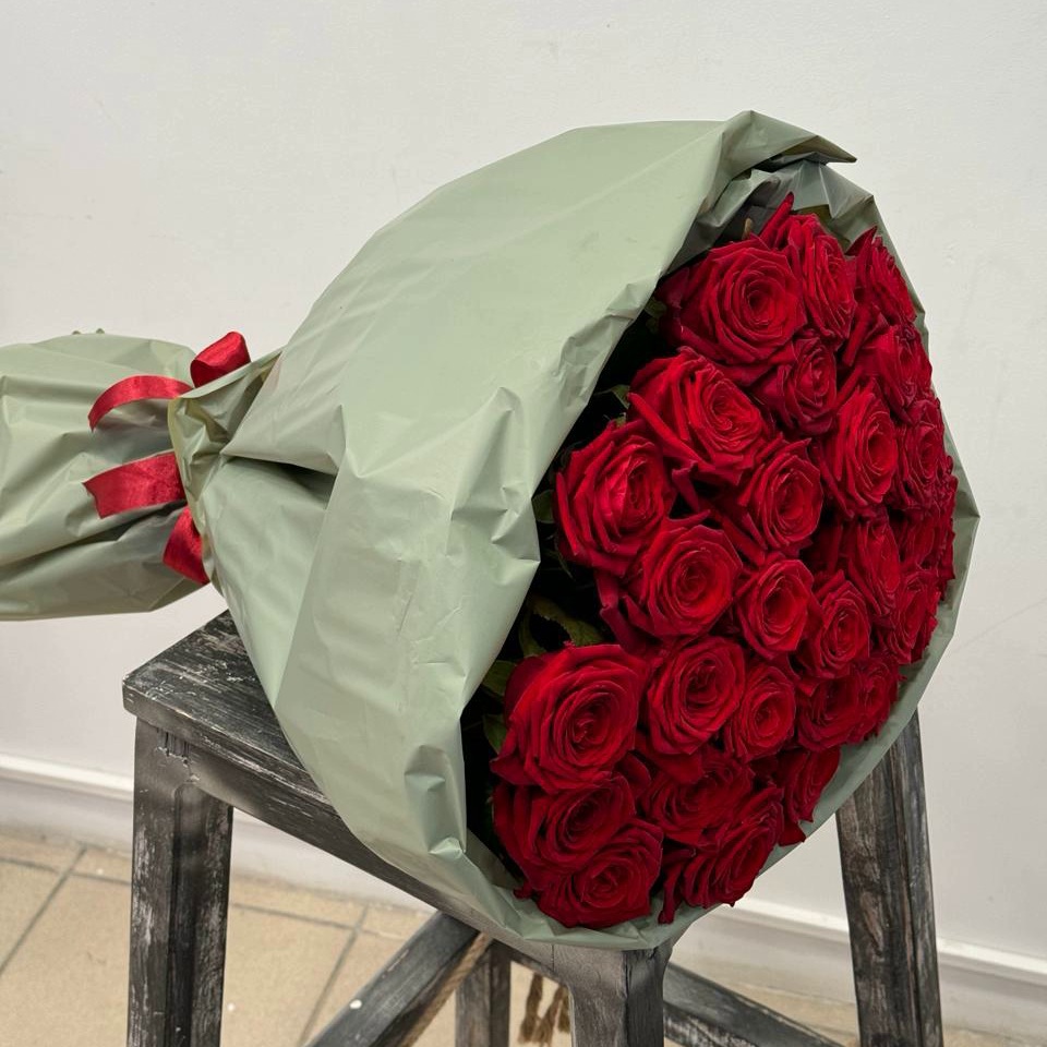 31 красная роза Premium в оформлении