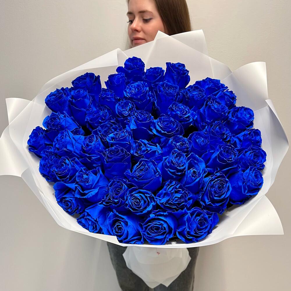 51 синяя роза в оформлении