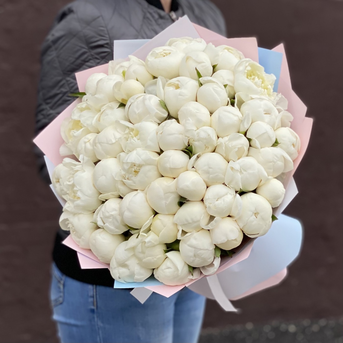 51 белый пион