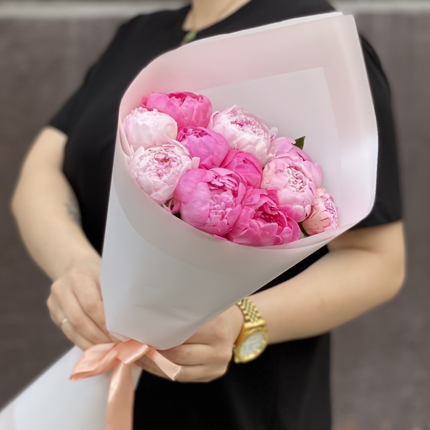 Букет из 11 пионов розовый МИКС