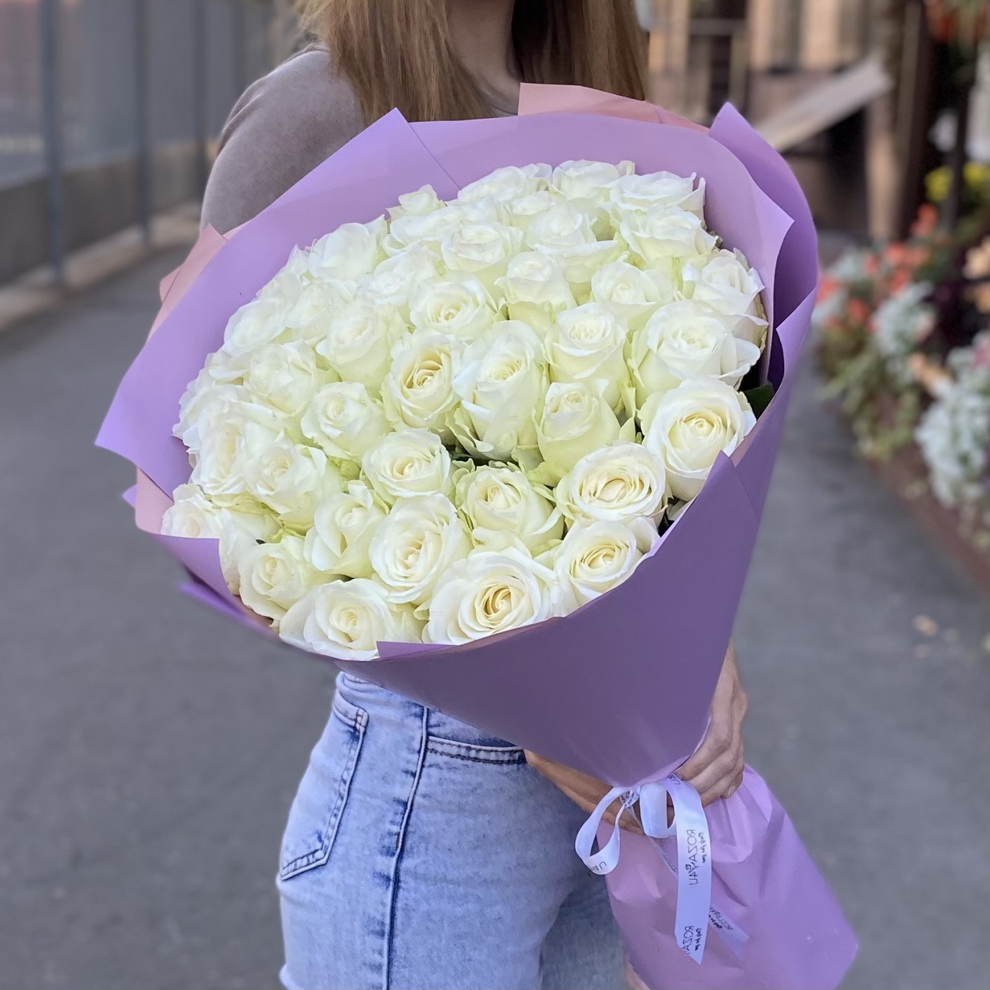 45 белых роз 60 см