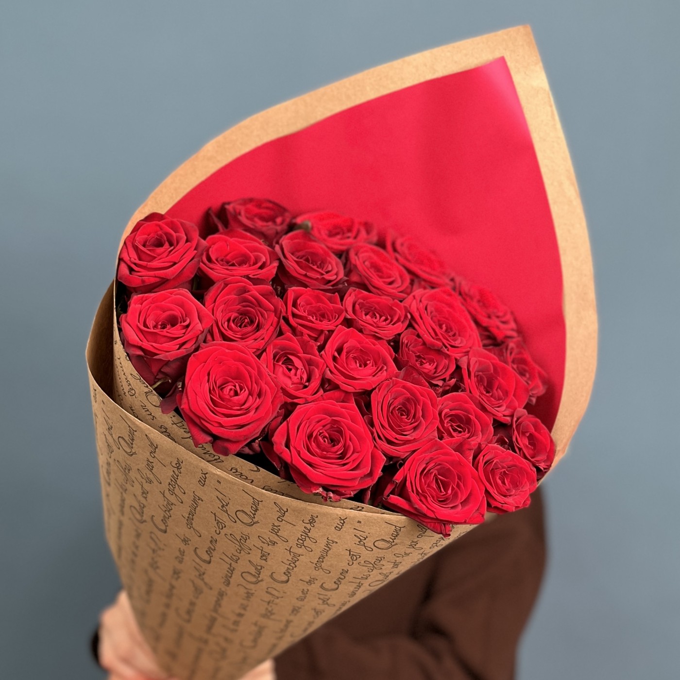 25 красных роз 60см