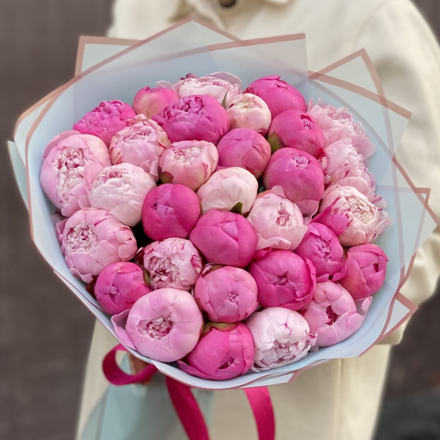 Букет из 31 пиона розовый МИКС