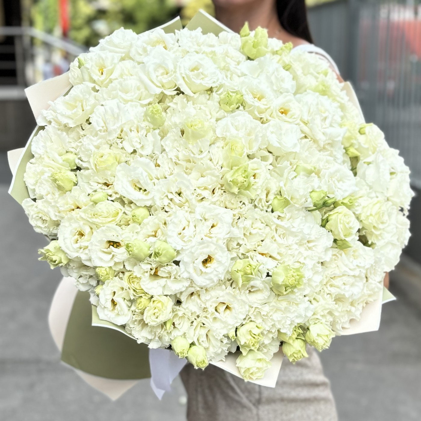 Букет из 51 белой эустомы