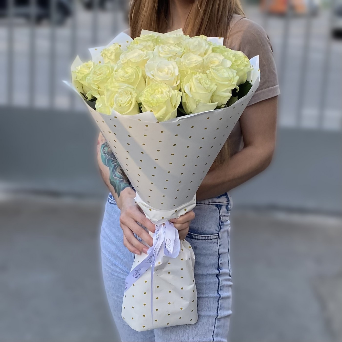 21 белая роза 70 см