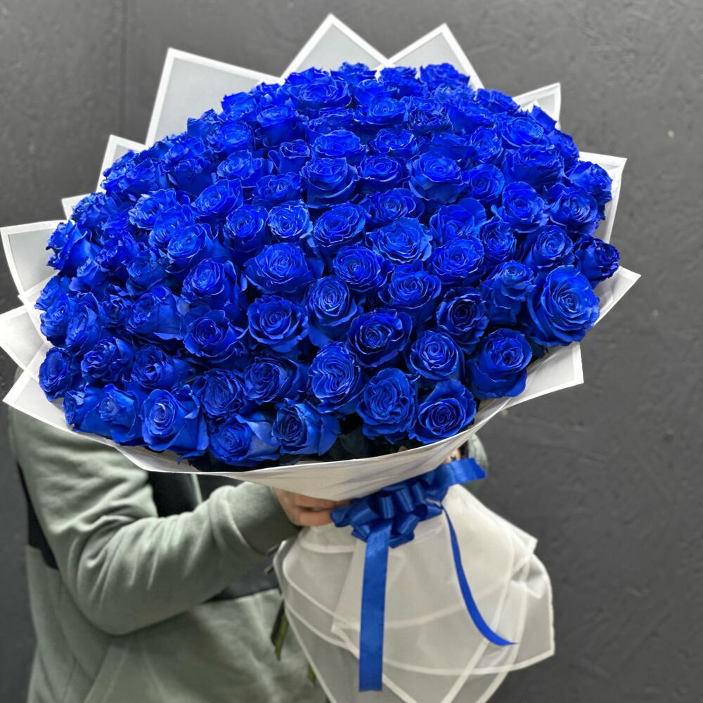 101 синяя роза в оформлении