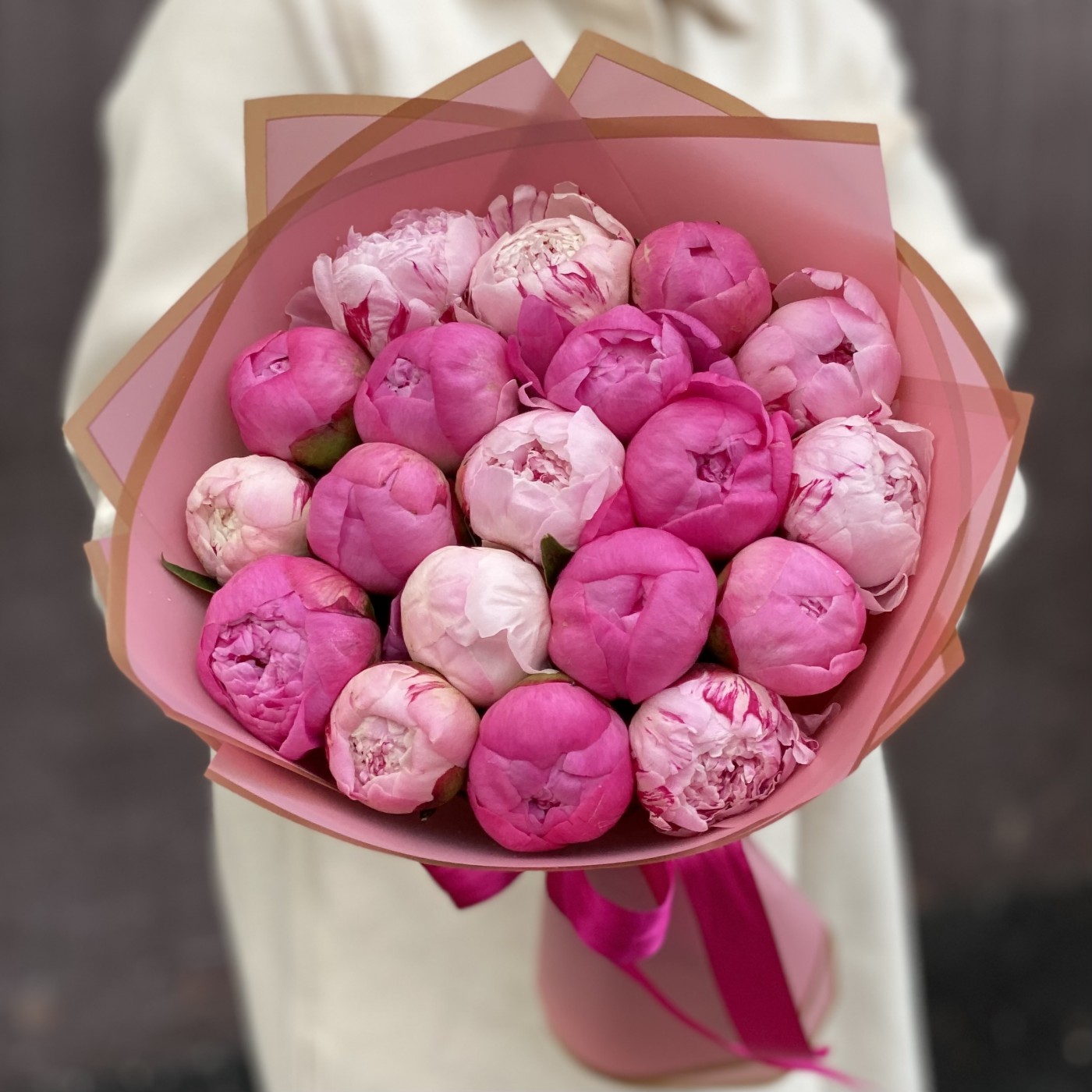 Букет из 19 пионов розовый МИКС