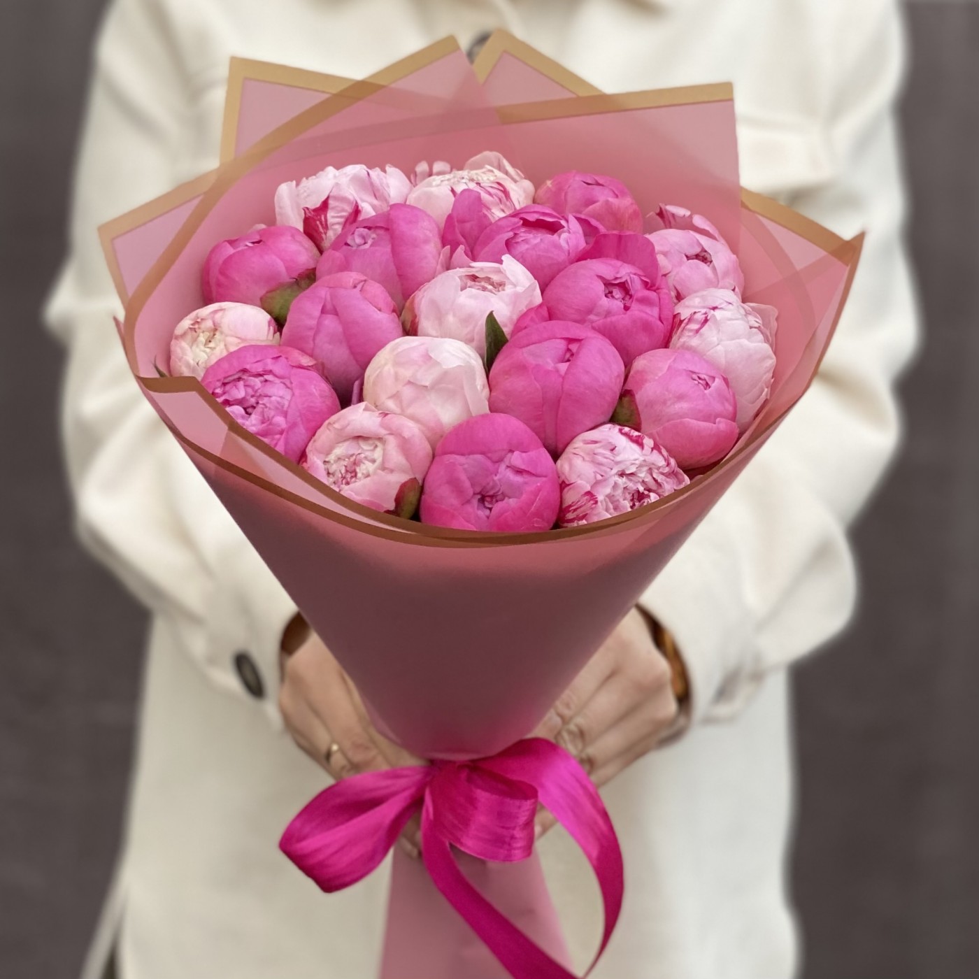 Букет из 19 пионов розовый МИКС