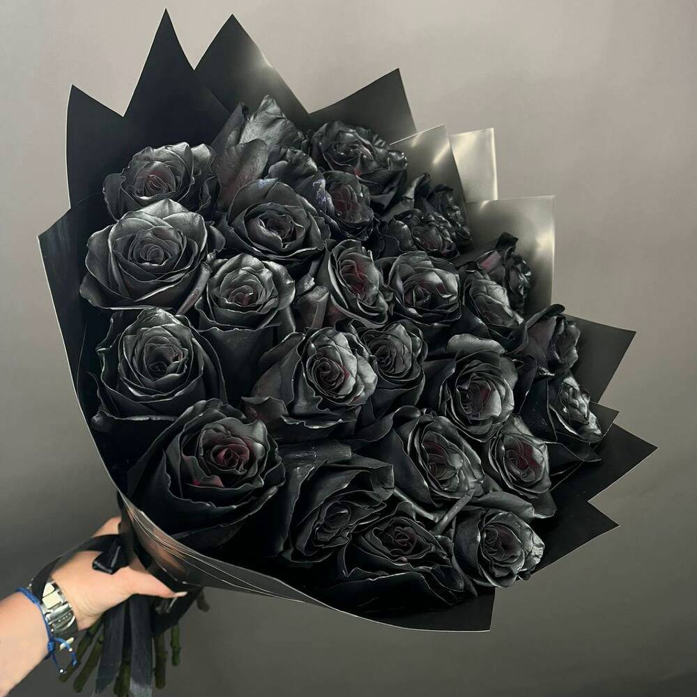 Букет из 23 чёрных роз