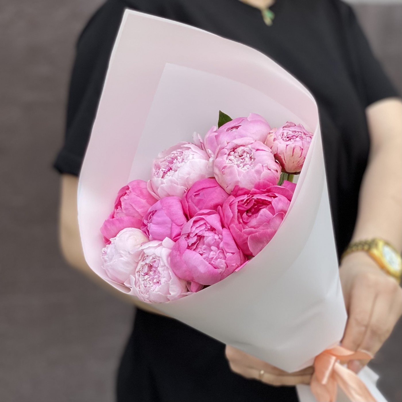 Букет из 11 пионов розовый МИКС