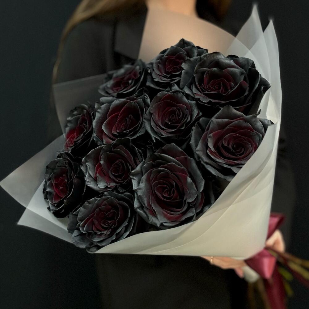 Букет из 11 чёрных роз в оформлении