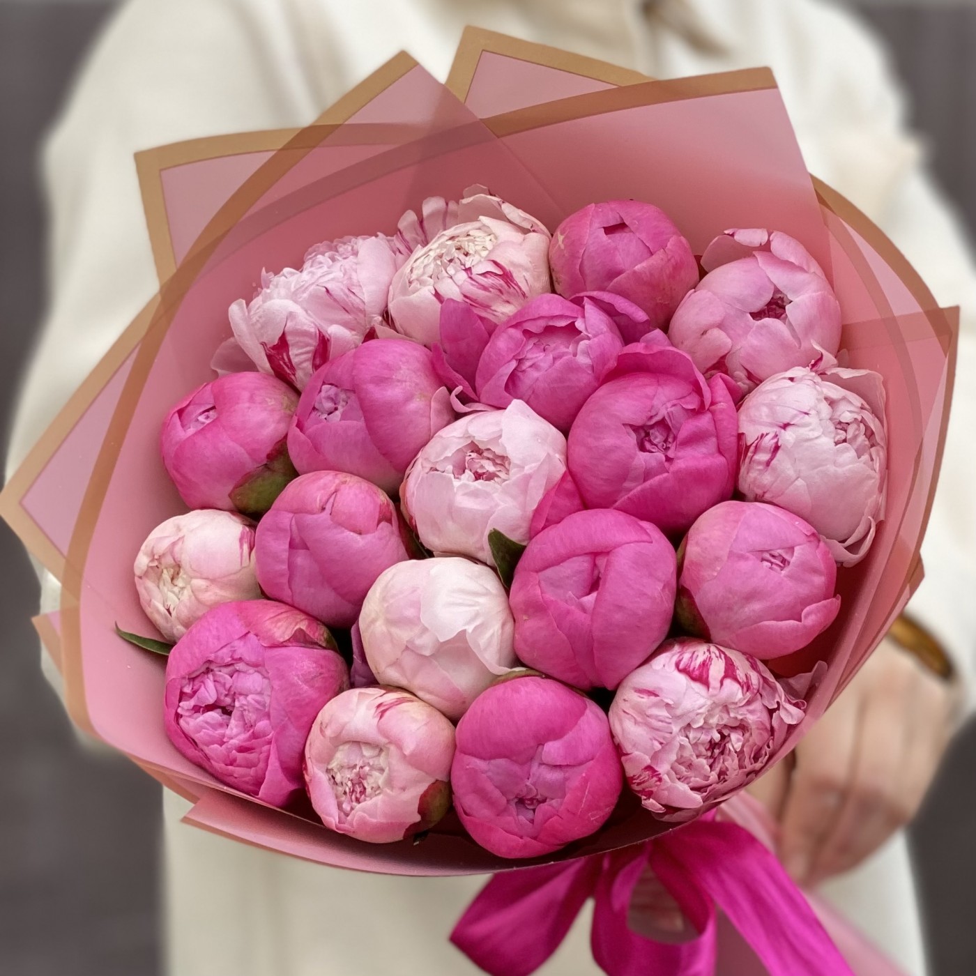 Букет из 19 пионов розовый МИКС
