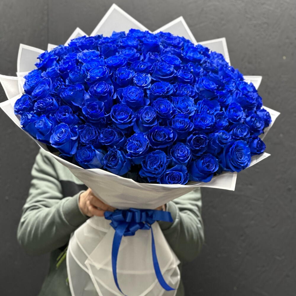 101 синяя роза в оформлении