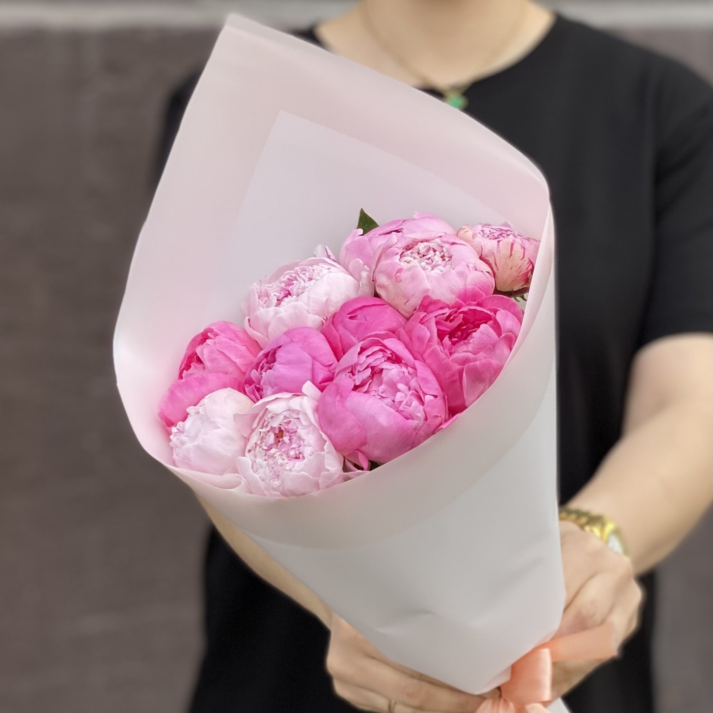 Букет из 11 пионов розовый МИКС