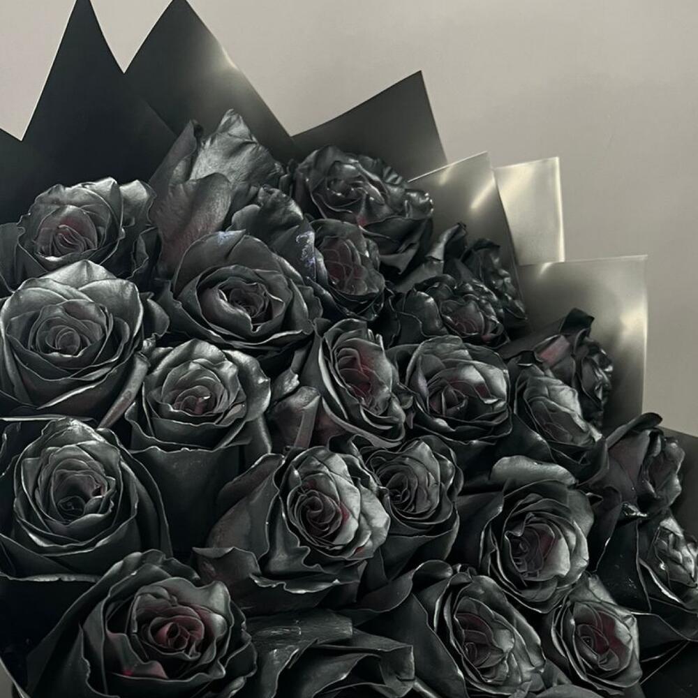 Букет из 23 чёрных роз