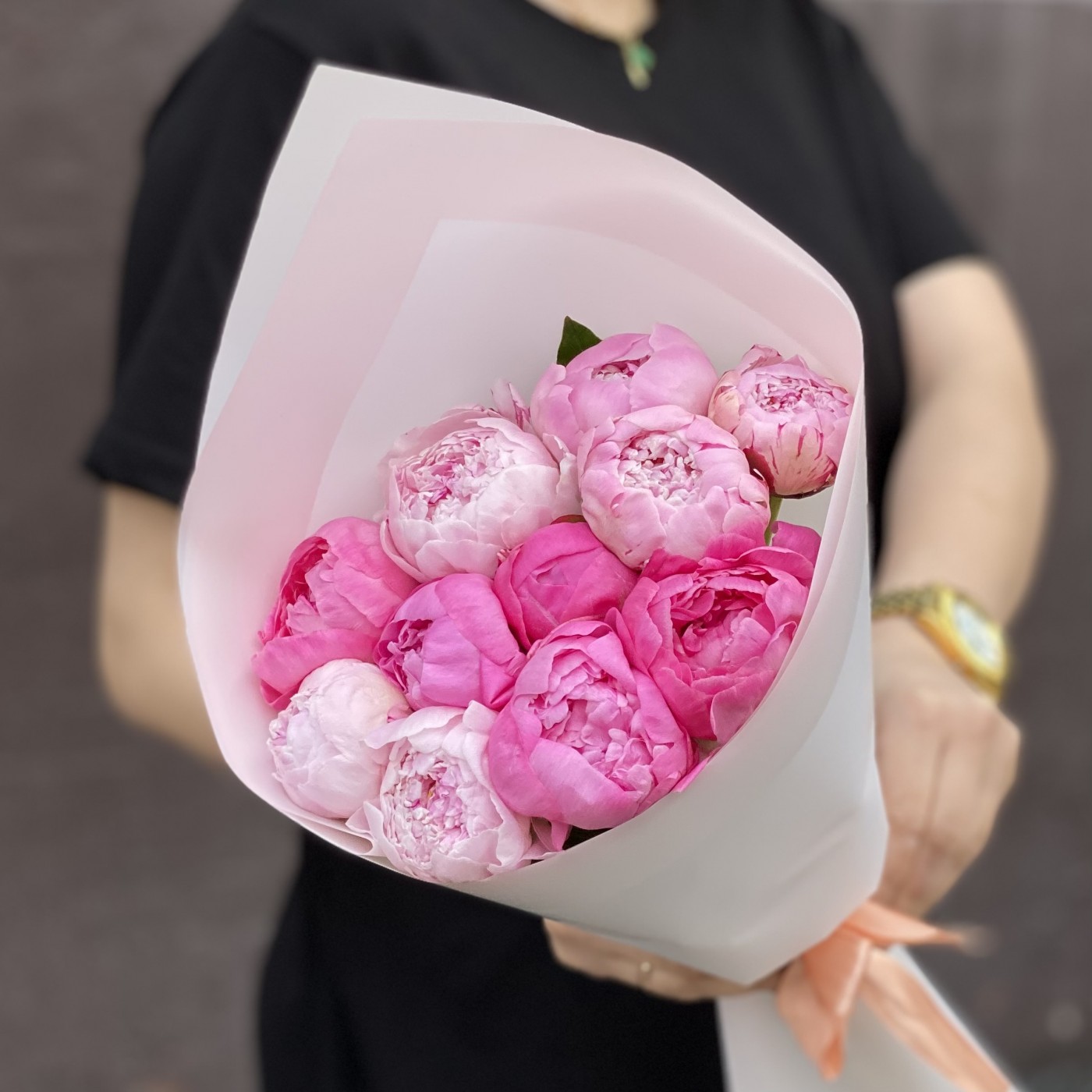 Букет из 11 пионов розовый МИКС