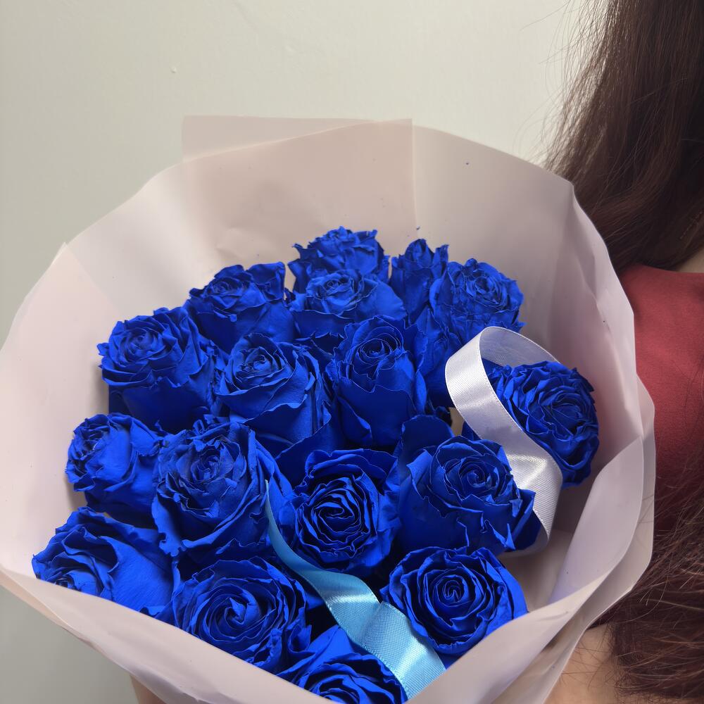 Букет из 17 синих роз