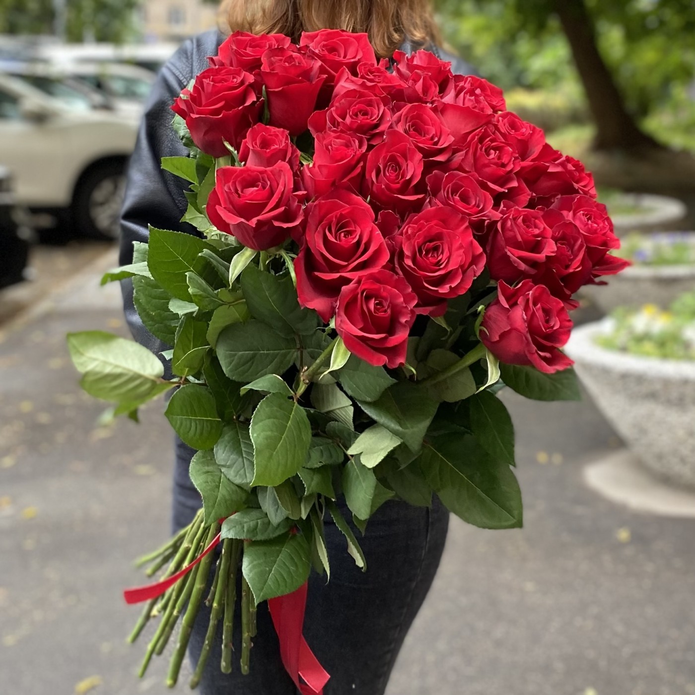 25 красных роз 80 см