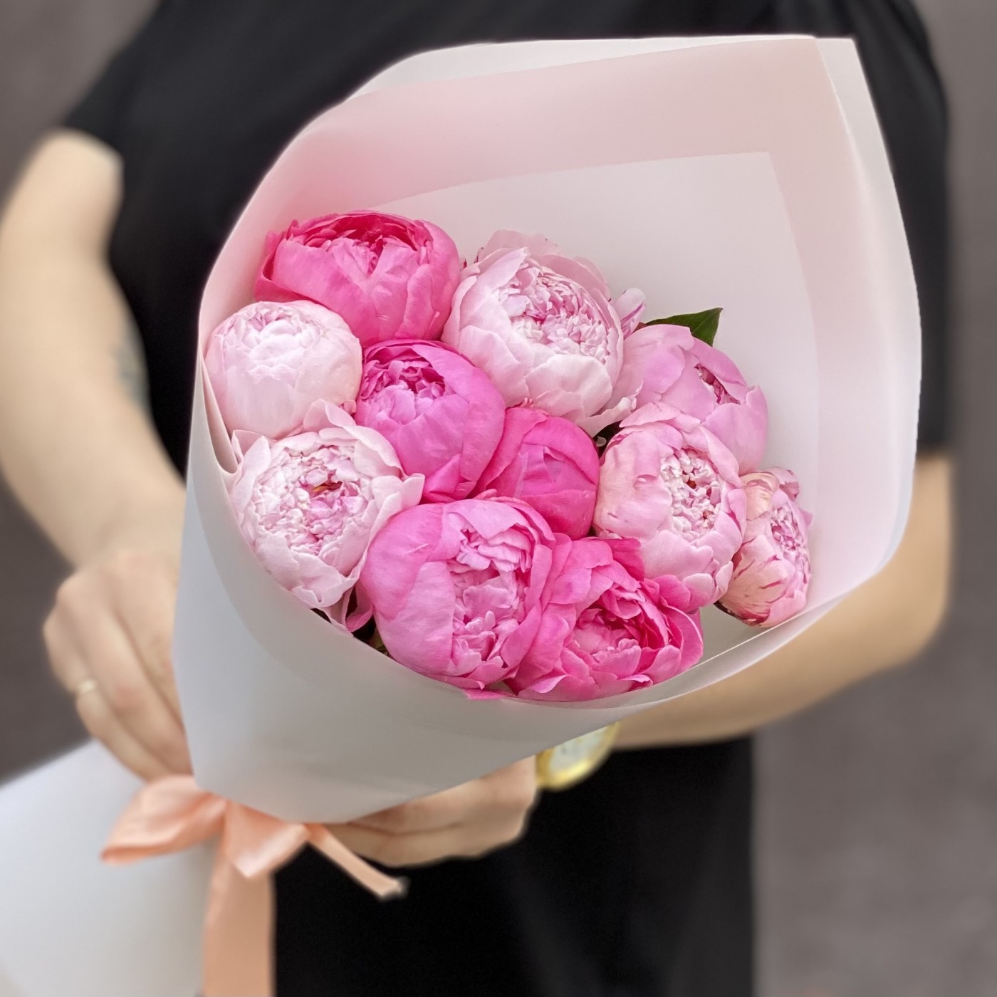 Букет из 11 пионов розовый МИКС