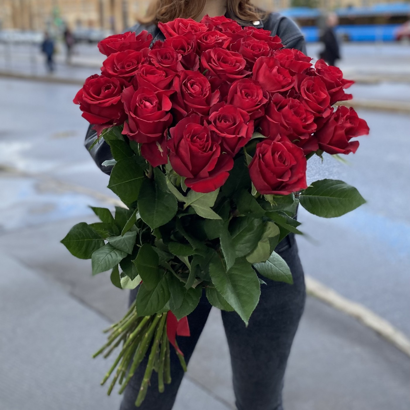 25 красных роз 80 см