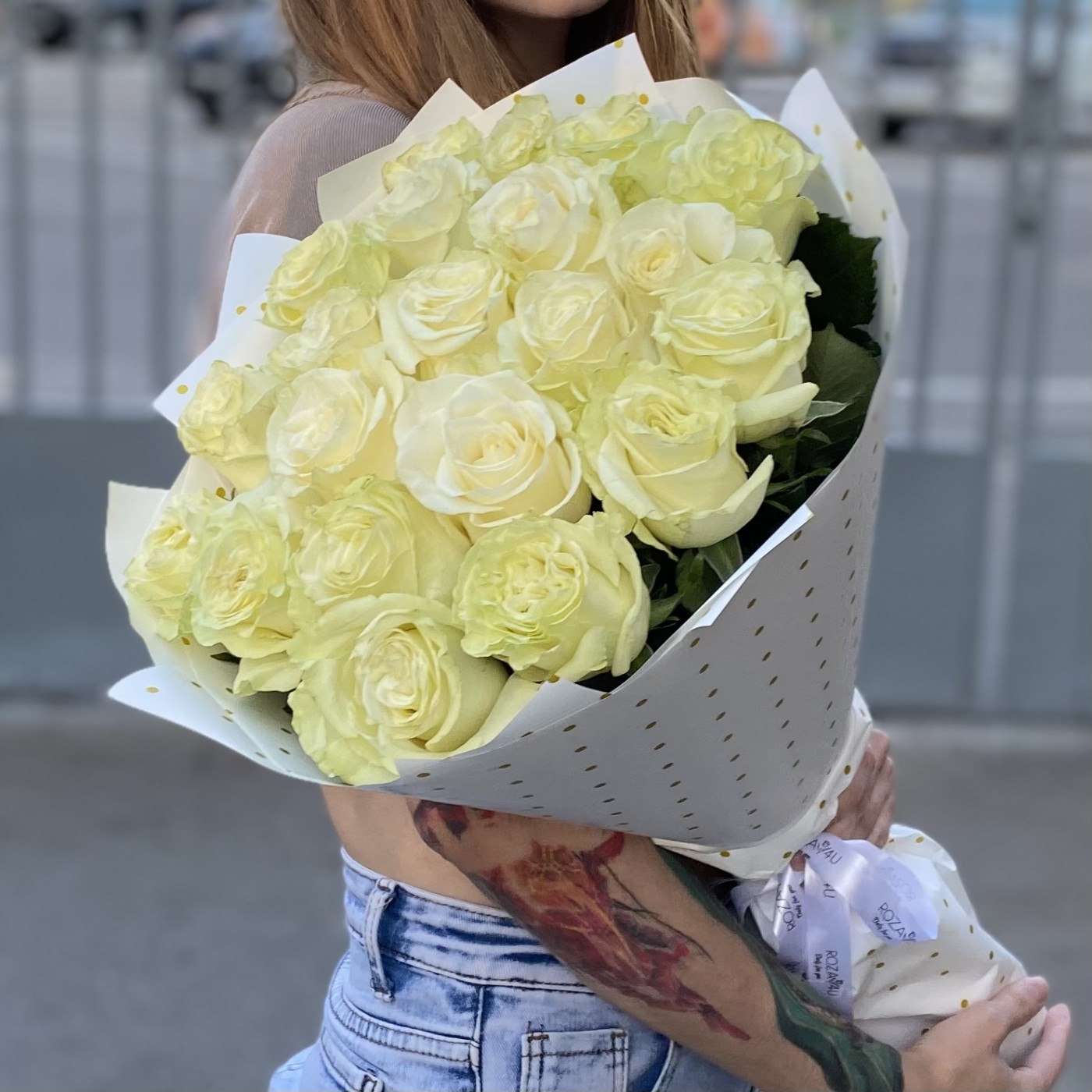 21 белая роза 70 см