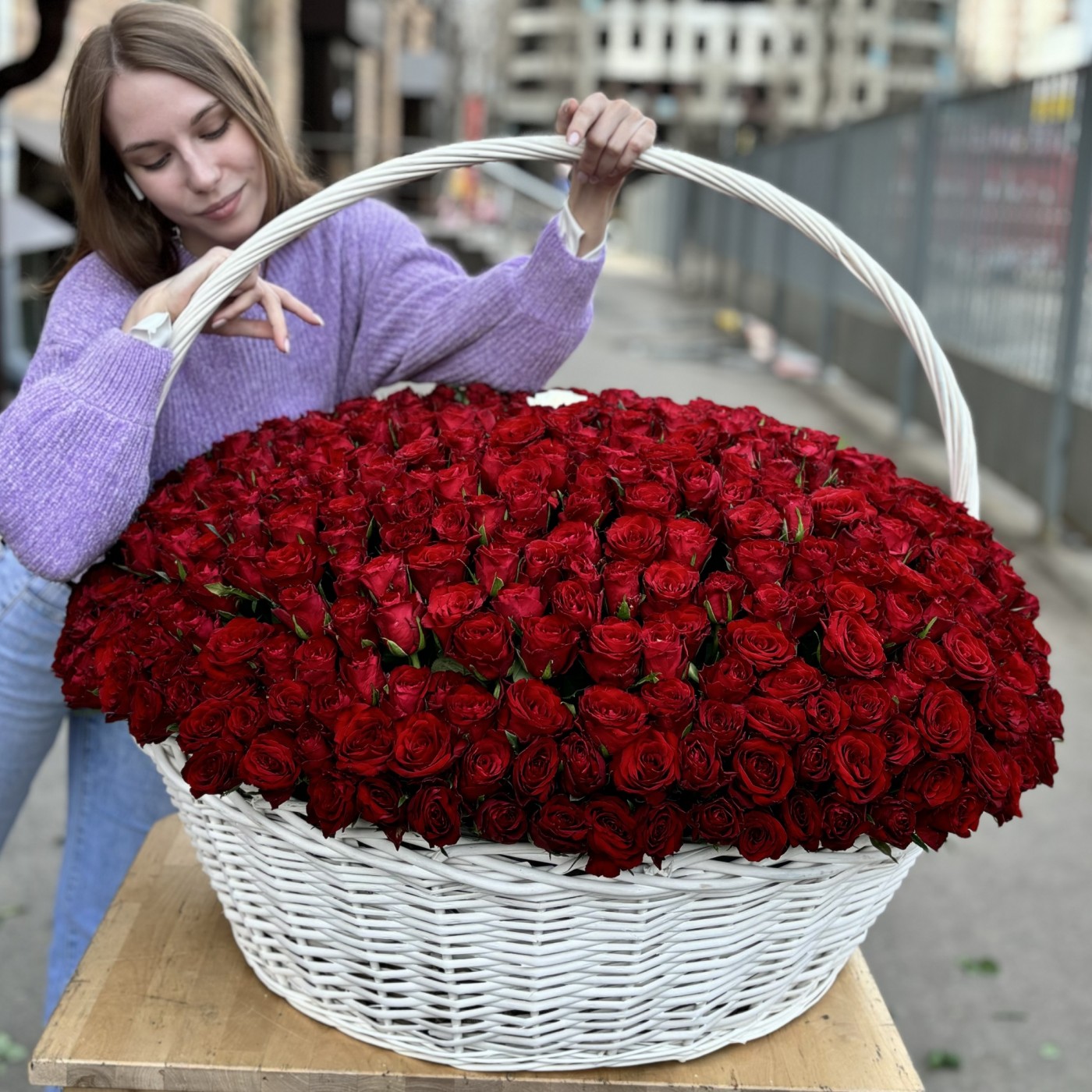 Корзина из 501 красной розы