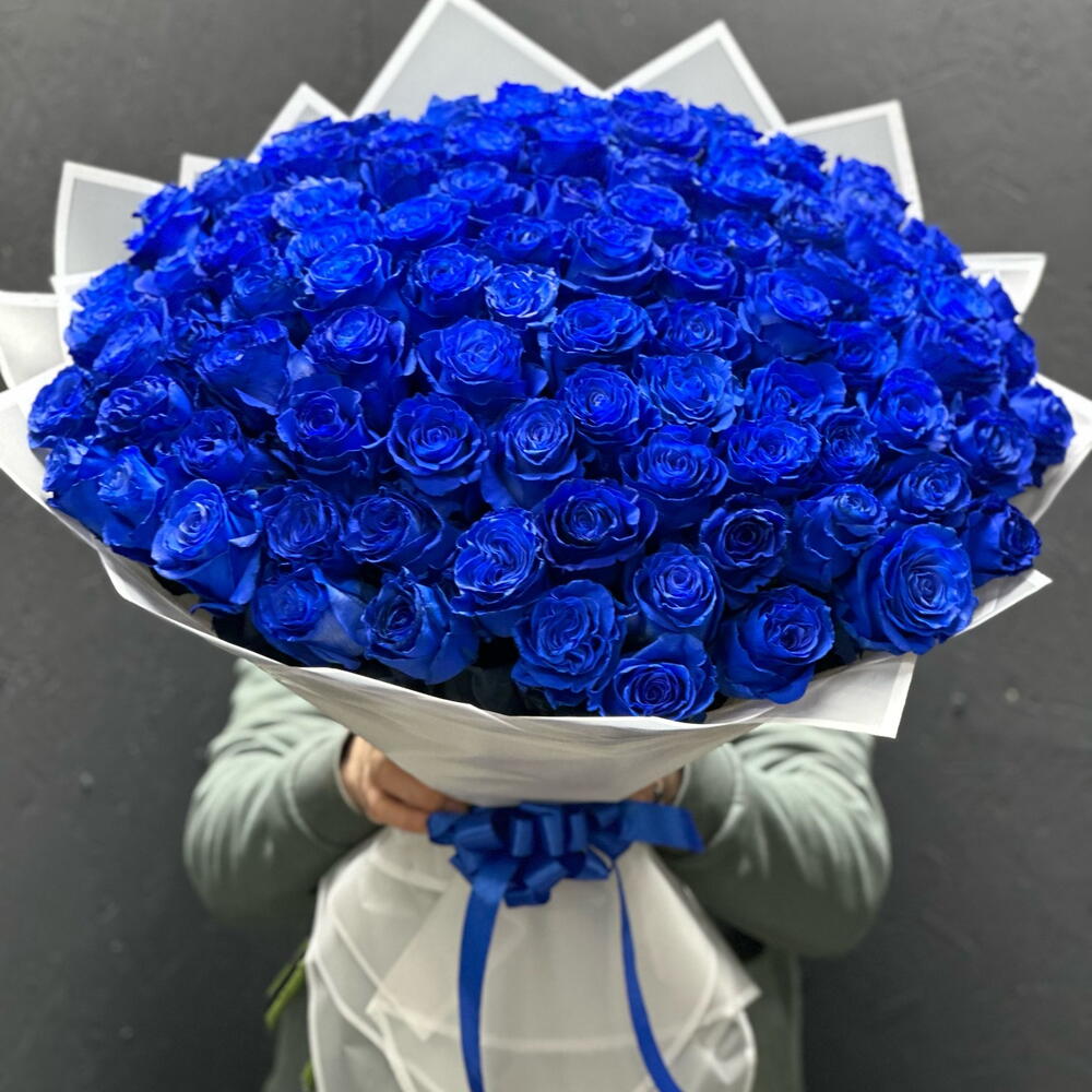 101 синяя роза в оформлении