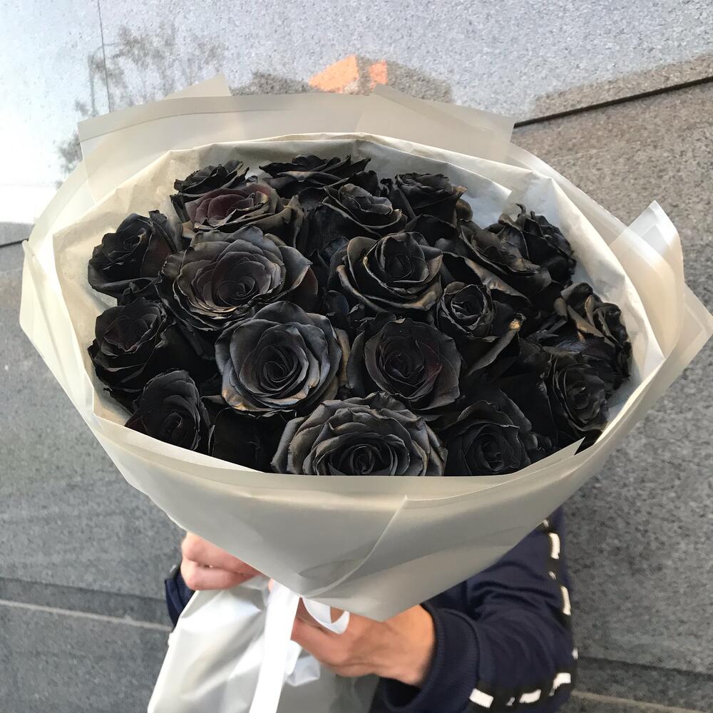 Букет из 19 чёрных роз