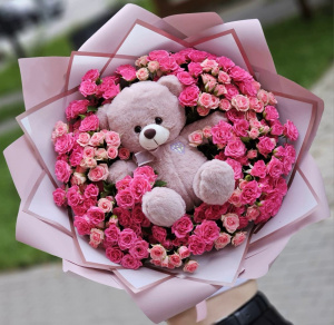 Букет из кустовых роз + плюшевый мишка